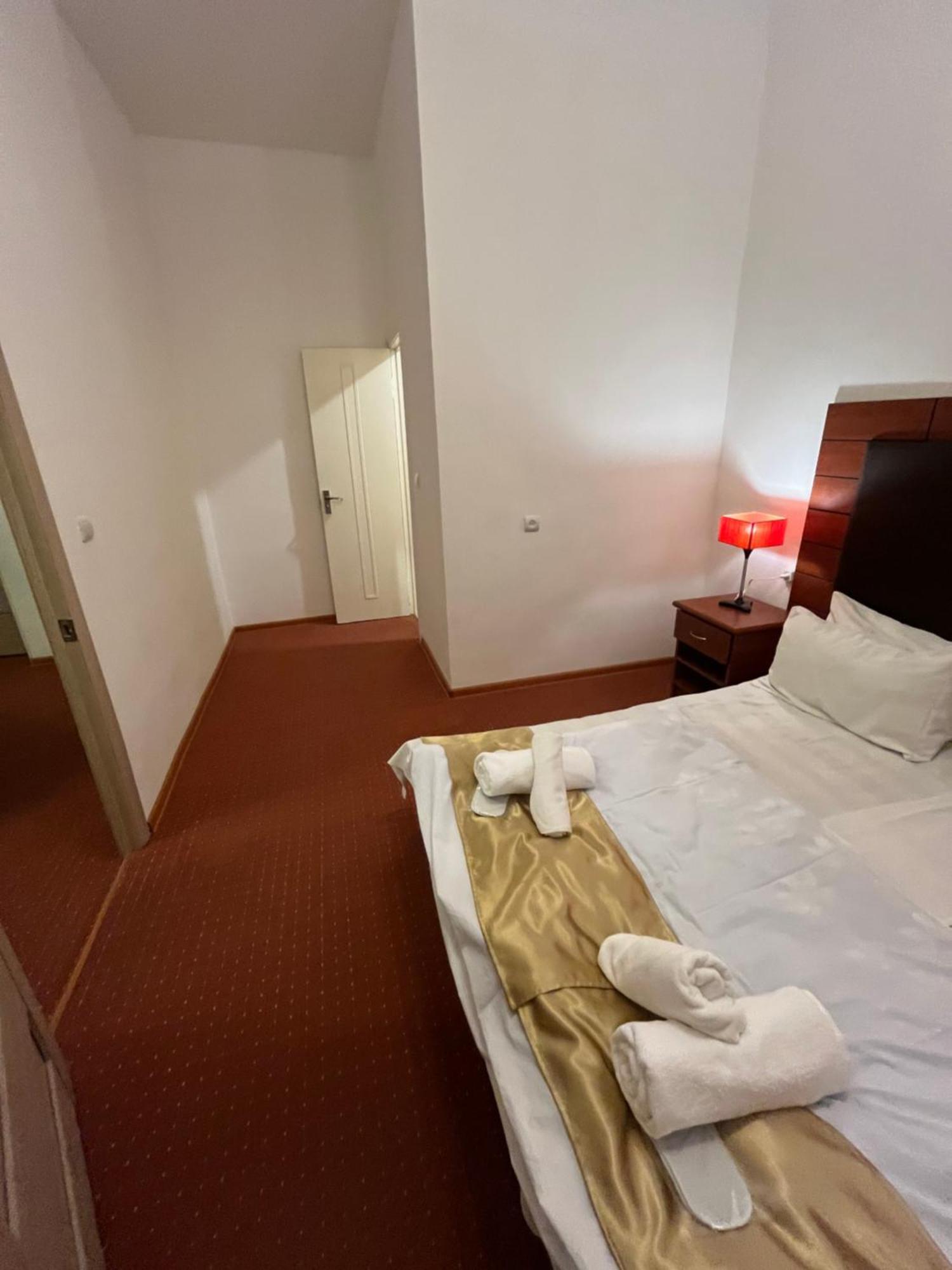 Diligence Hotel & Restaurant Dilisan Kültér fotó